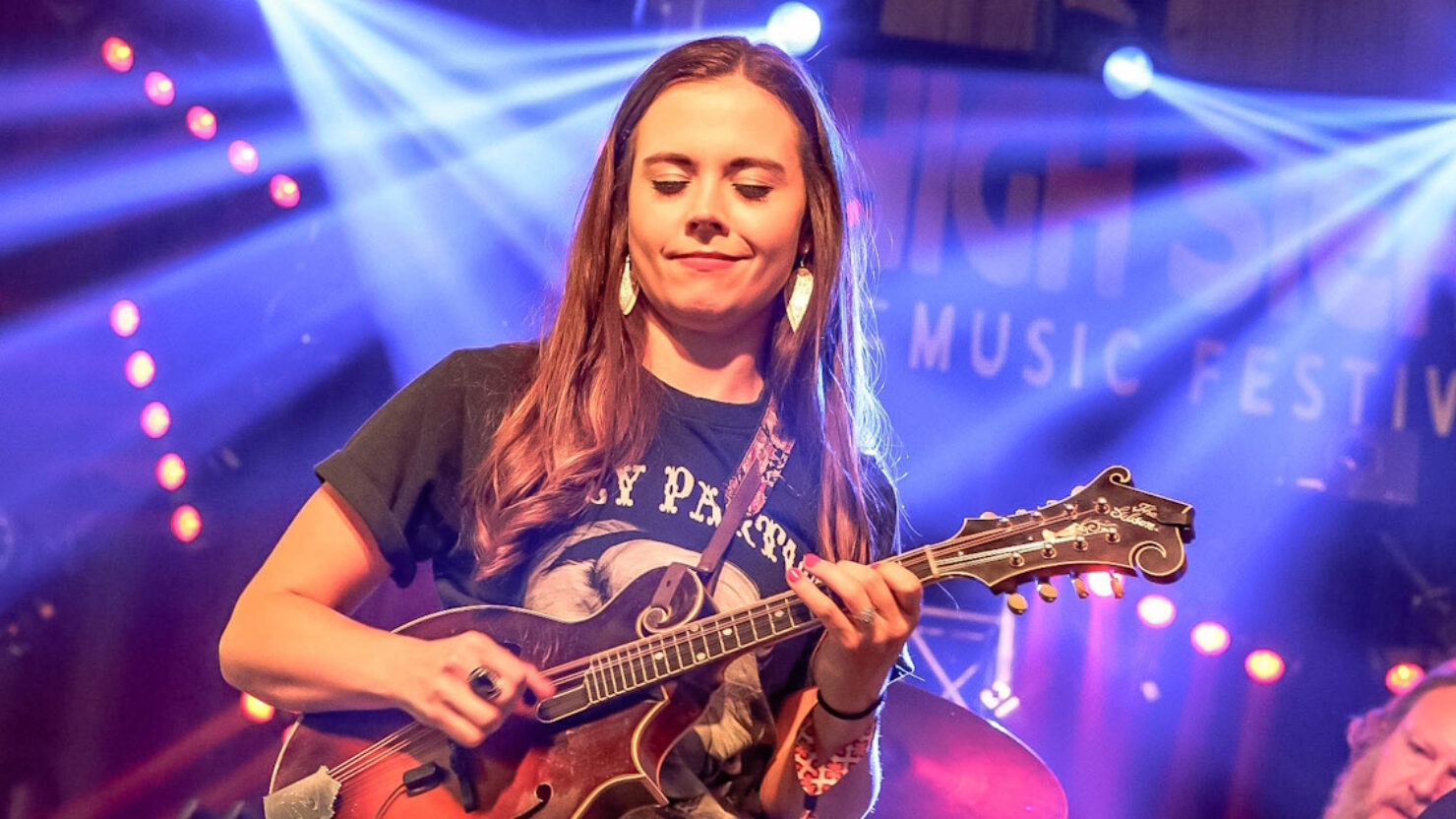 Sierra Hull annonce les dates de la tournée Tip Toe High Wire 2024