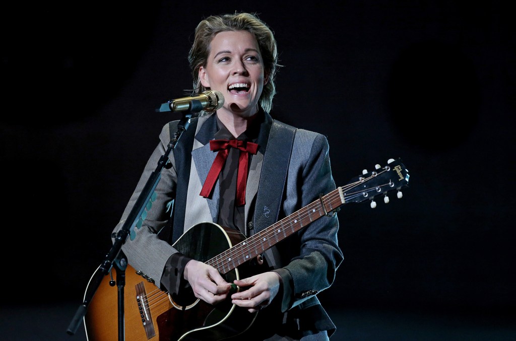 Brandi Carlile, Joshua Bassett et d'autres remportent les Emmy Awards 2023 des arts créatifs pour enfants et familles