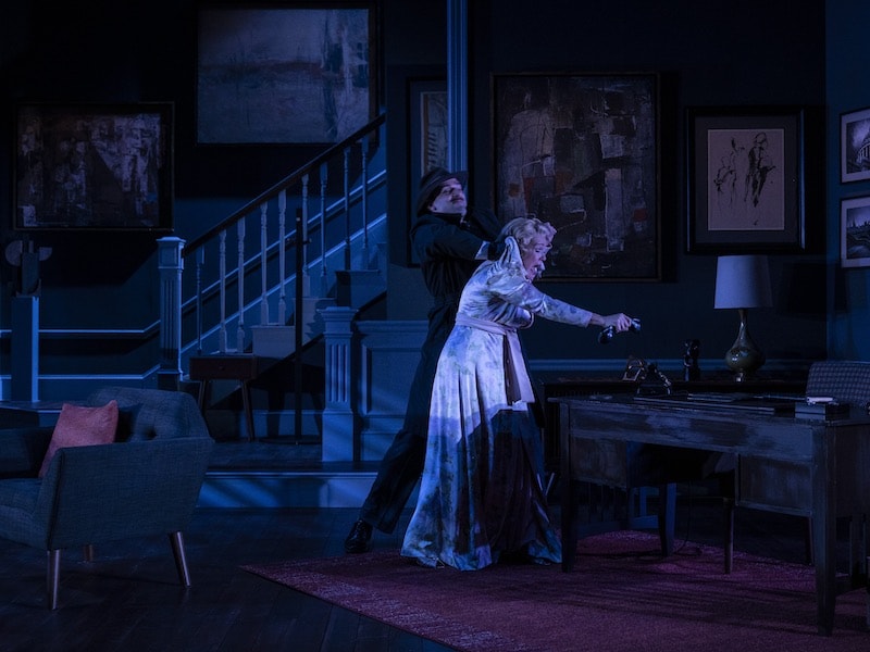 Des sensations délicieusement sombres dans "Dial M for Murder" au Everyman Theatre