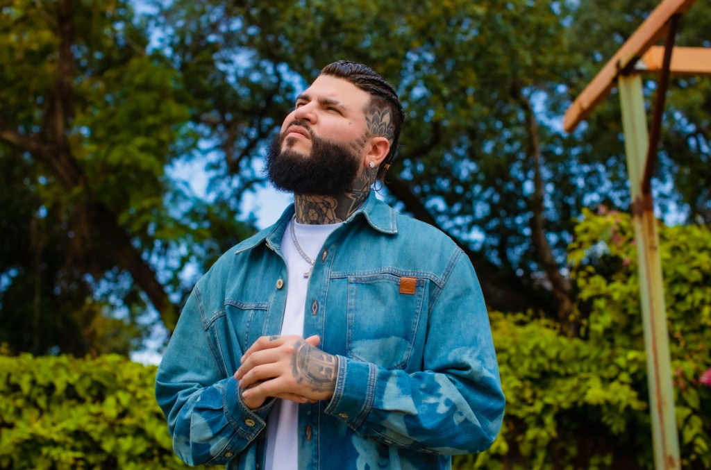 Farruko propulse « Pasajero » au n°1 sur Latin Airplay