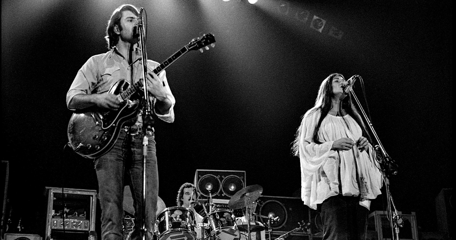 Imprégnez-vous des images et des sons doux de la bûche de Noël Grateful Dead 2023