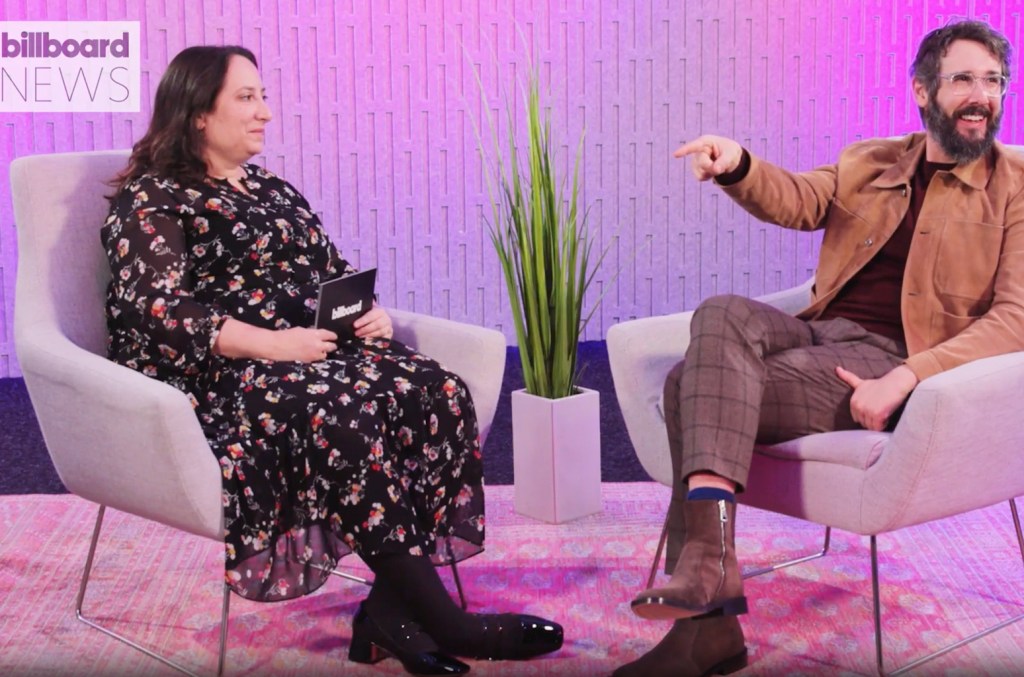 Josh Groban explique la raison de son départ de « Sweeney Todd » et réfléchit à 20 ans de « Closer »