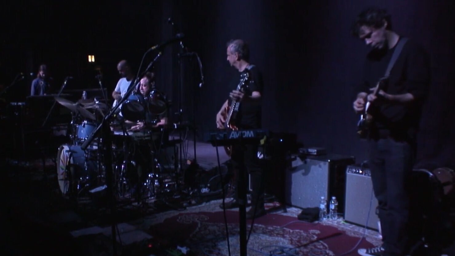 La poussière presque morte de Joe Russo sur la couverture de Bob Dylan à Chicago