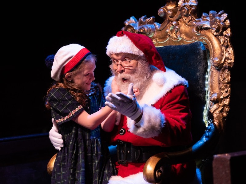 Le « Miracle sur la 34e rue » sincère inspire la foi au Toby's Dinner Theatre