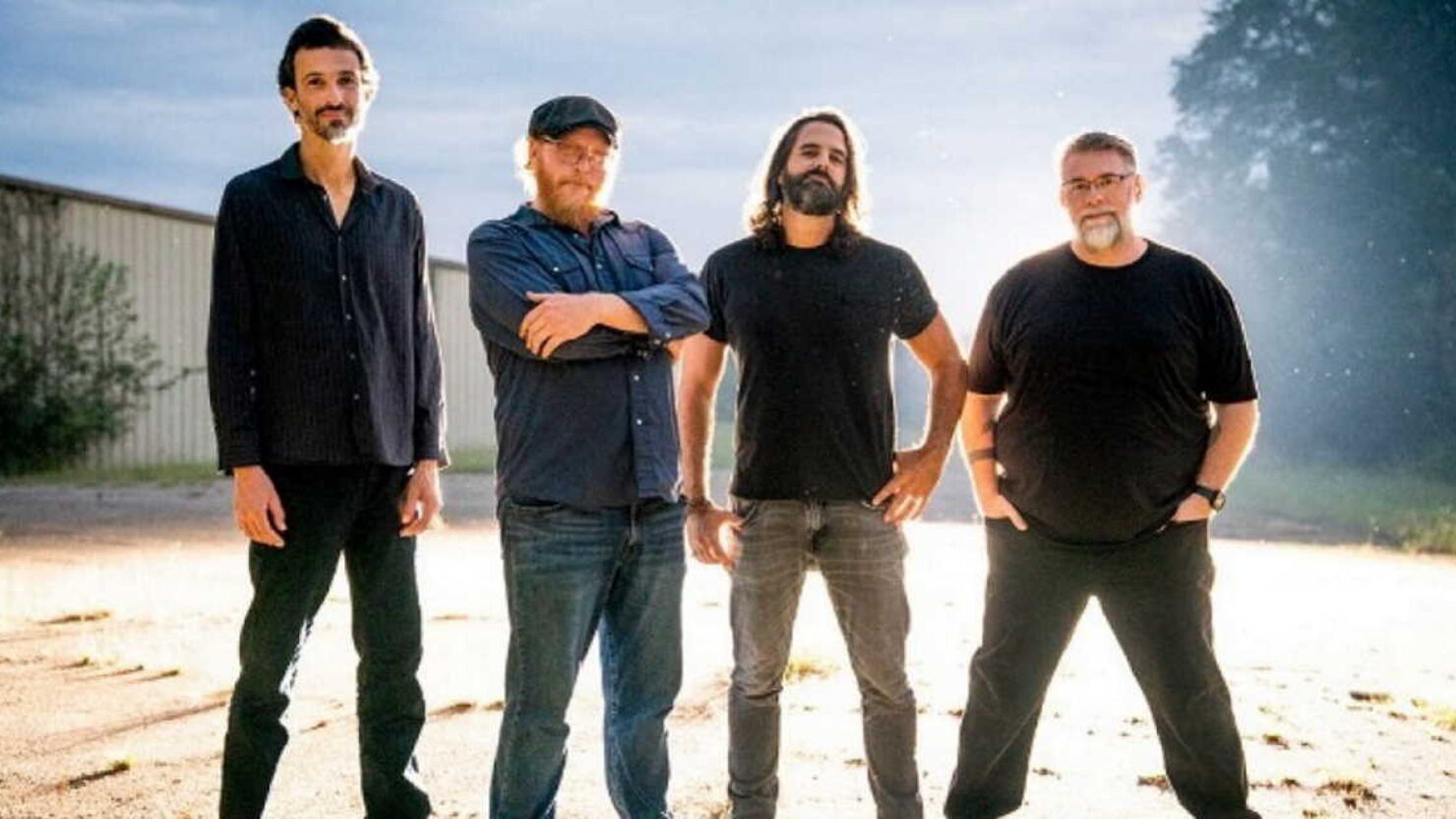 Perpetual Groove fait appel au chanteur Ansley Stewart pour le single « Fiery Skies »