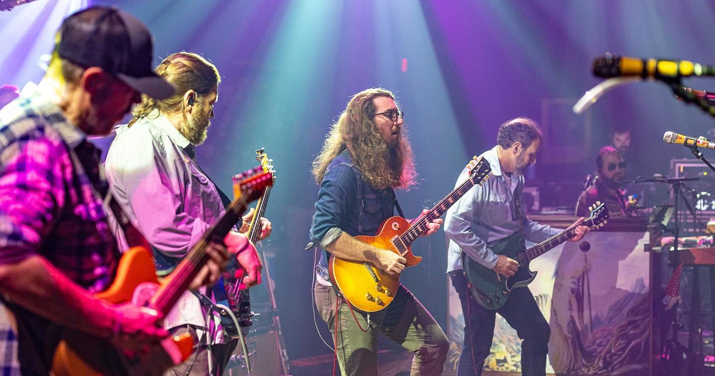 Regarde moi.  Bienvenue à Grahame Lesh de Midnight North pour une rare couverture de Grateful Dead au Cap