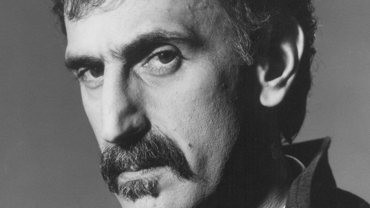 Regardez Frank Zappa se produire en direct en Autriche lors de la tournée finale