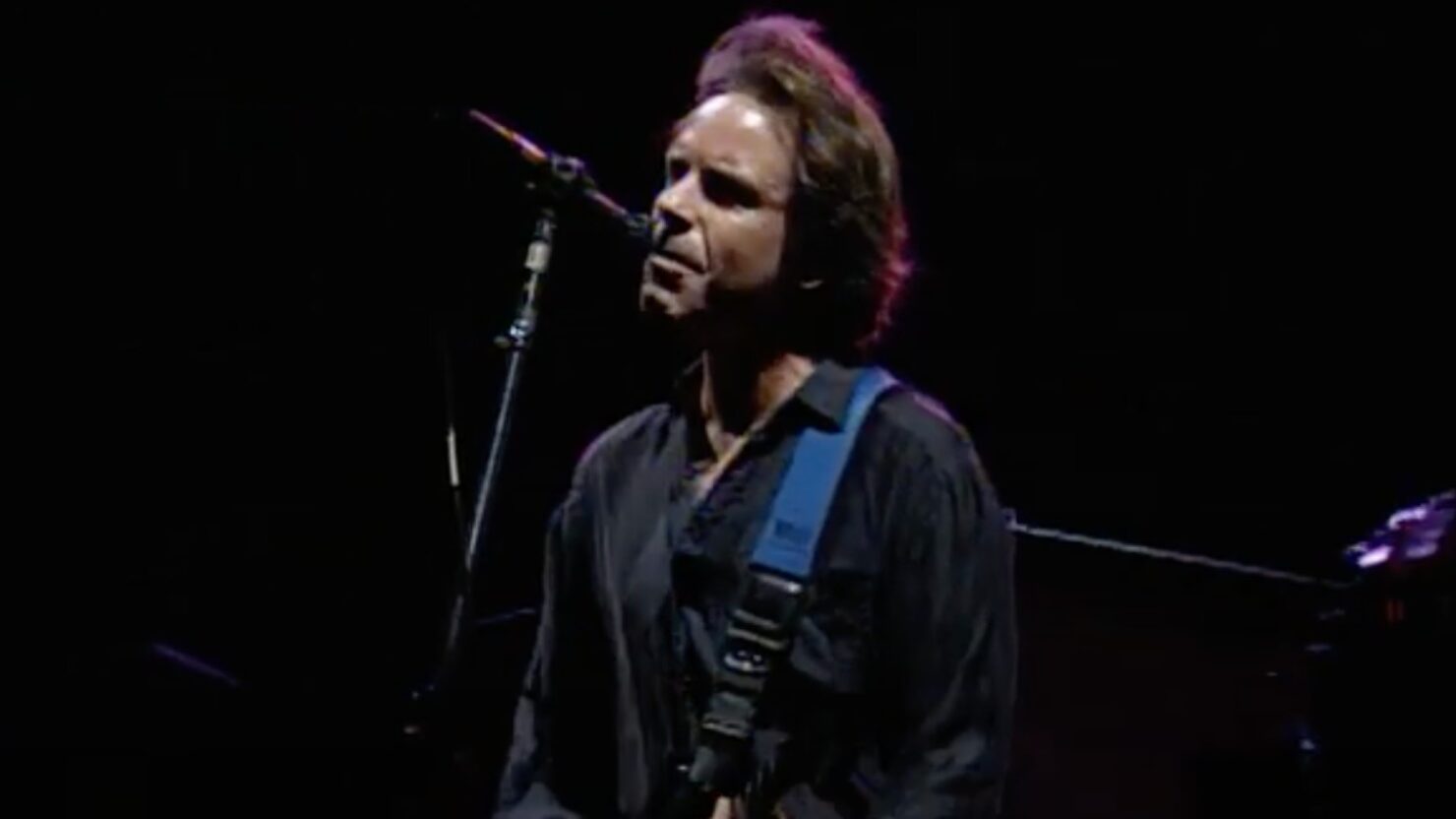 Regardez Grateful Dead jouer "Saint Of Circumstance" sans "Sailor" à Mile High en 1991