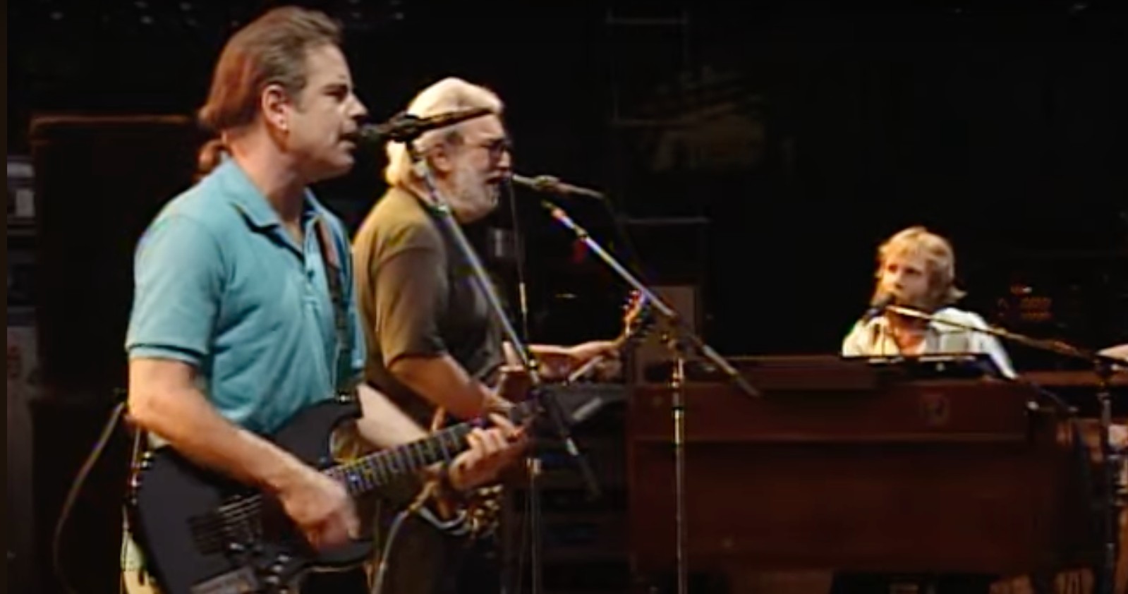 Regardez Grateful Dead livrer le passionnant "Samson & Delilah" lors d'un concert de 1990 à Pittsburgh