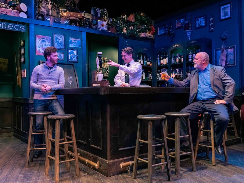 Une « Carol irlandaise » accueillante dans un pub convivial au Keegan Theatre