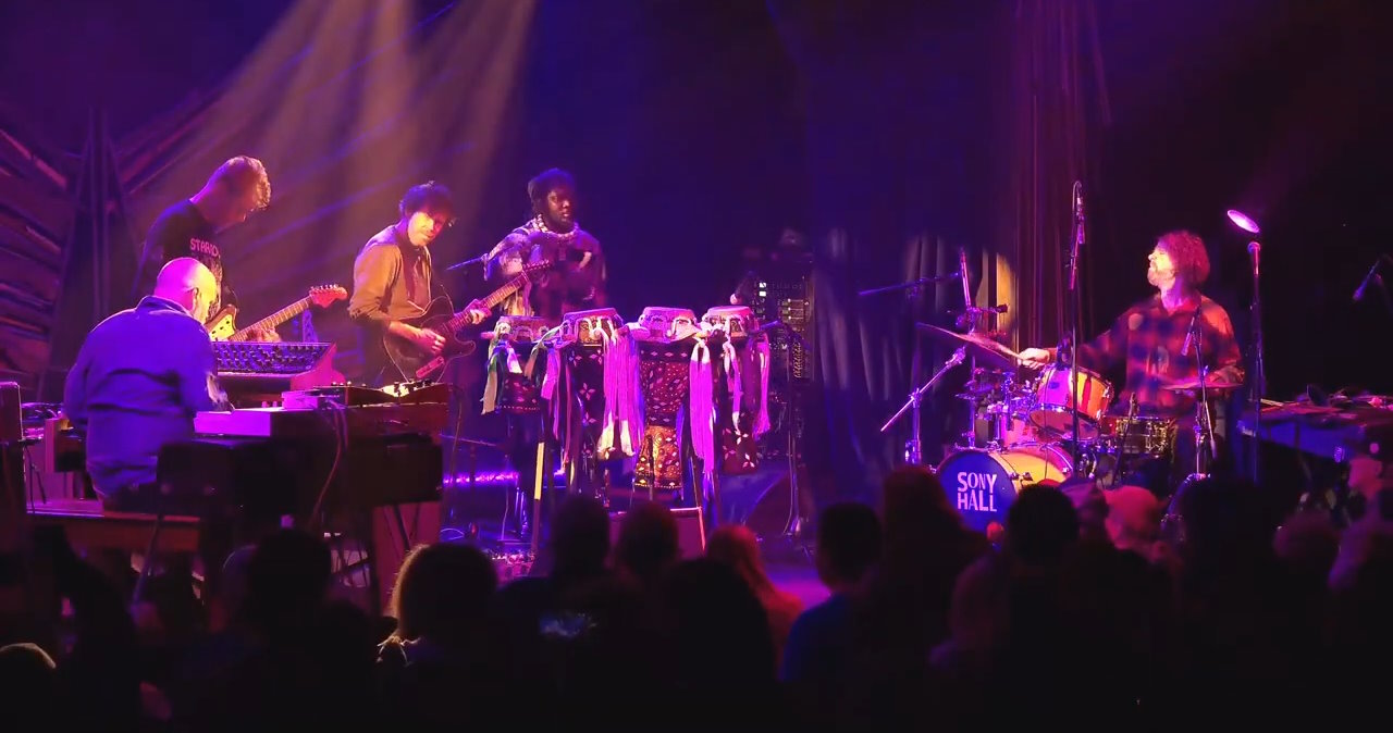 Écoutez Medeski Martin Metzger et Cline sortir les jams lors d'un concert post-hameçonnage