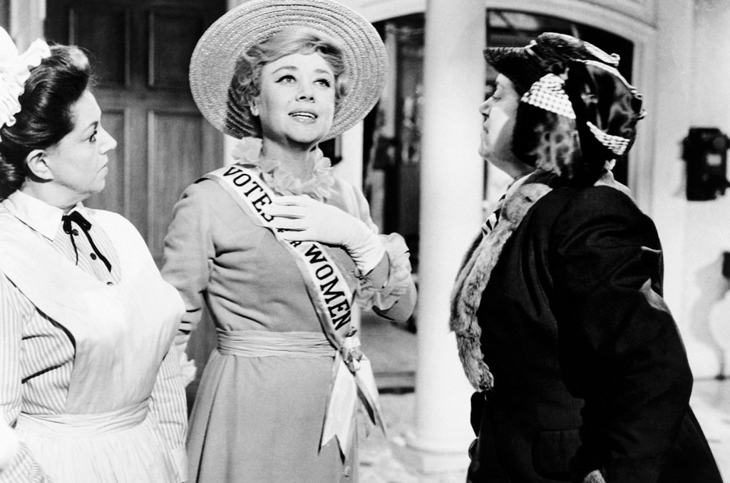 Glynis Johns, la star de « Mary Poppins » qui a chanté pour la première fois « Send in the Clowns » de Sondheim, décède à 100 ans