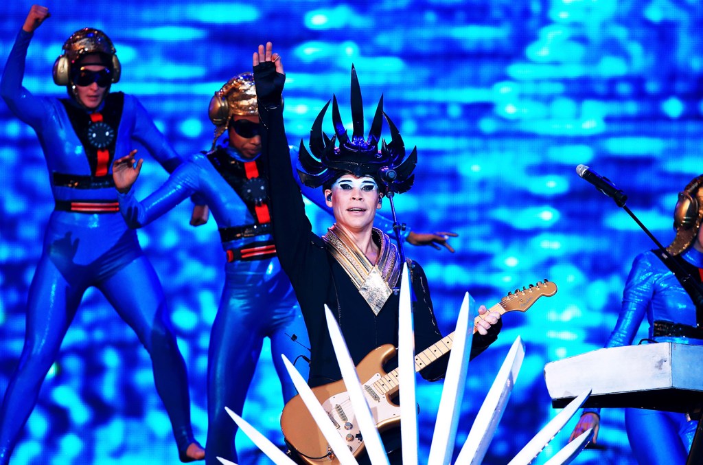"Marcher sur un rêve" d'Empire of the Sun remporte le prix des milliards