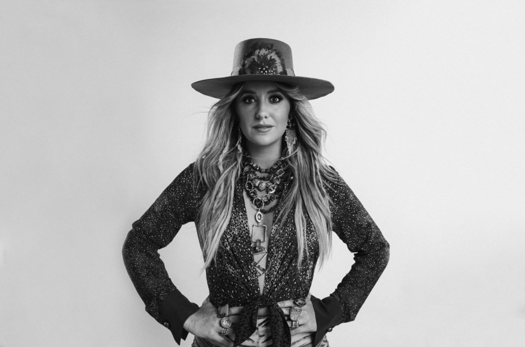 8 nouvelles chansons country incontournables : Lainey Wilson, Dasha, Breland et plus