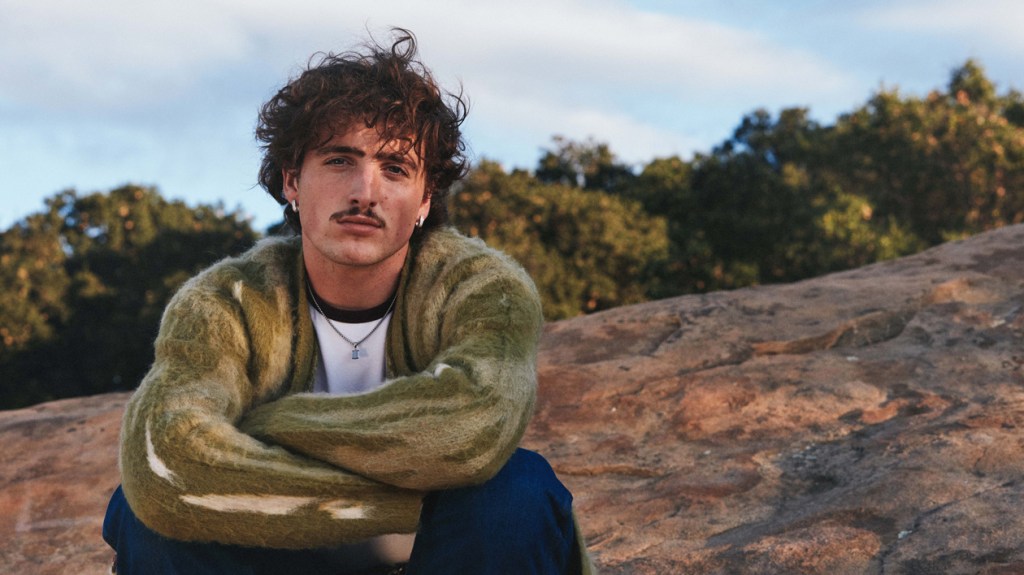 Benson Boone atteint la première place du classement des chansons en streaming avec « Beautiful Things »