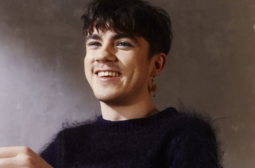 Declan McKenna et Noah Kahan Vie pour l'album n°1 au Royaume-Uni