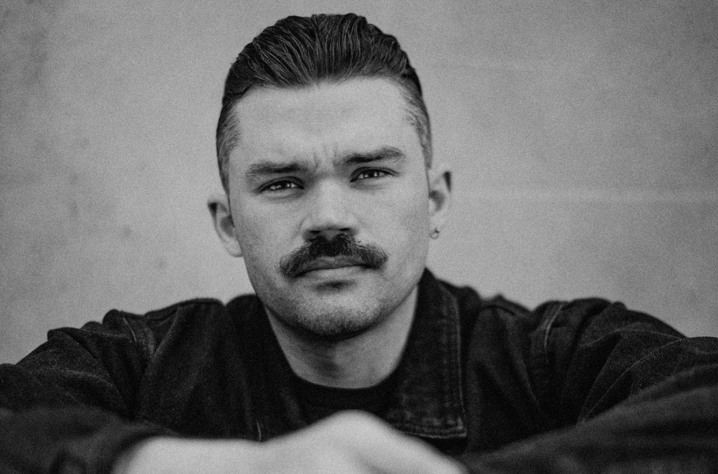 Dom Dolla parle de sa première nomination aux Grammy Awards et espère amener sa mère à la cérémonie : "J'aime partager ces moments avec ma famille"