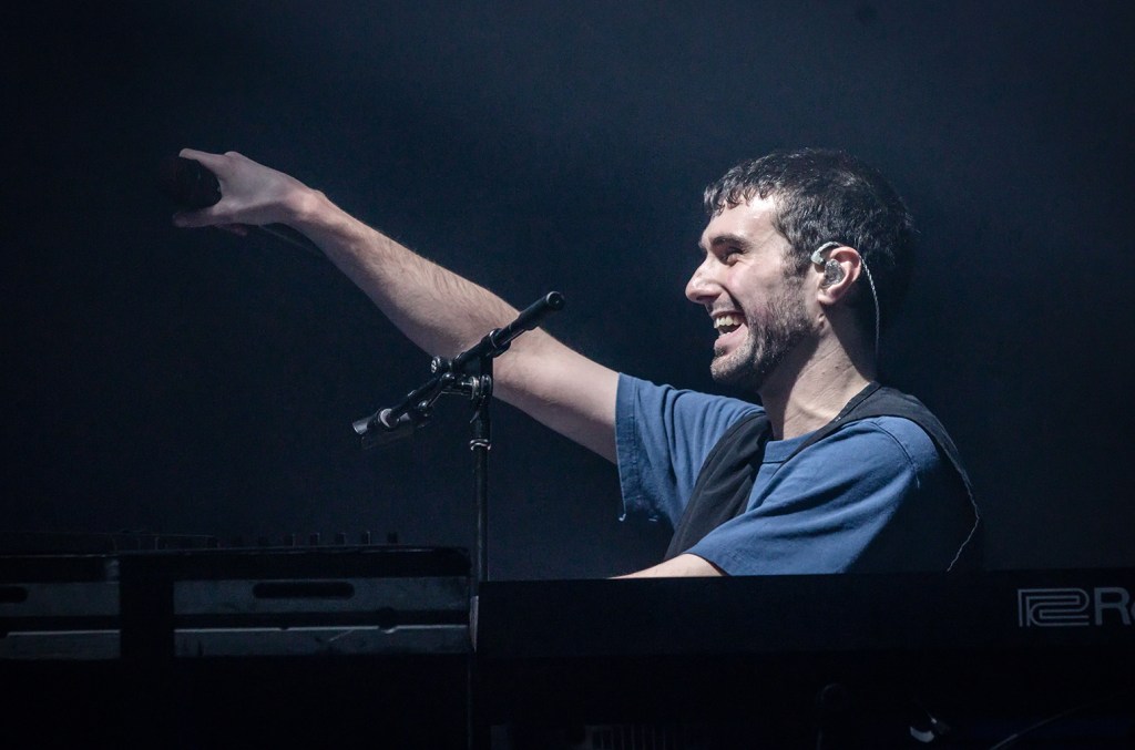 Fred fait à nouveau salle comble pour sa tournée surprise d'arènes en Australie en "quelques heures"