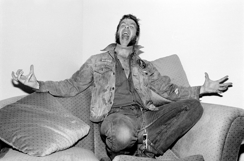Mojo Nixon, le rockeur derrière "Elvis Is Everywhere", décède à 66 ans lors d'une croisière Outlaw Country