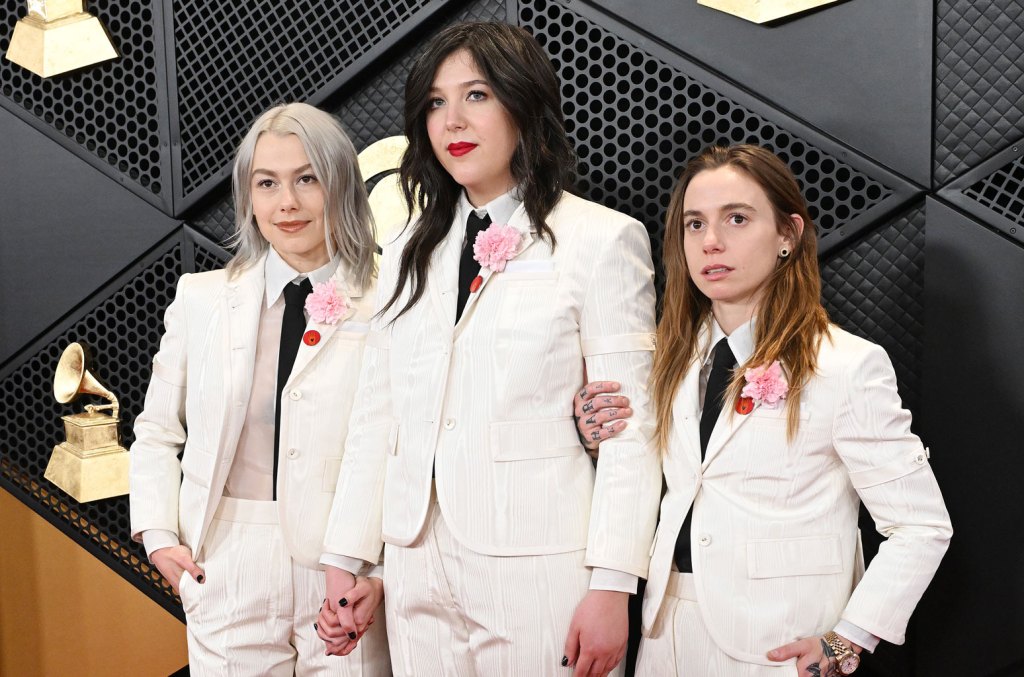 Phoebe Bridgers dit à l'ancien PDG des Grammy Neil Portnow de « pourrir dans la pisse » dans les coulisses de la cérémonie de remise des prix 2024