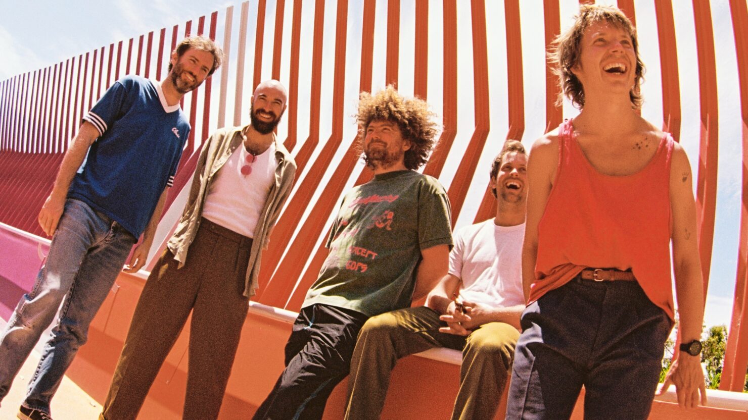 Pond annonce les dates de sa tournée américaine en 2024 et partage un nouveau single