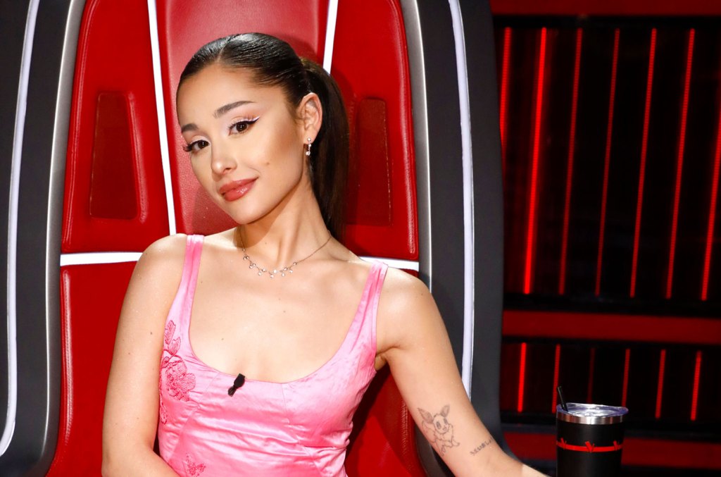 Regardez Ariana Grande devenir émue en réfléchissant à ses 14 chansons dans le Billions Club de Spotify : « Tellement reconnaissante »