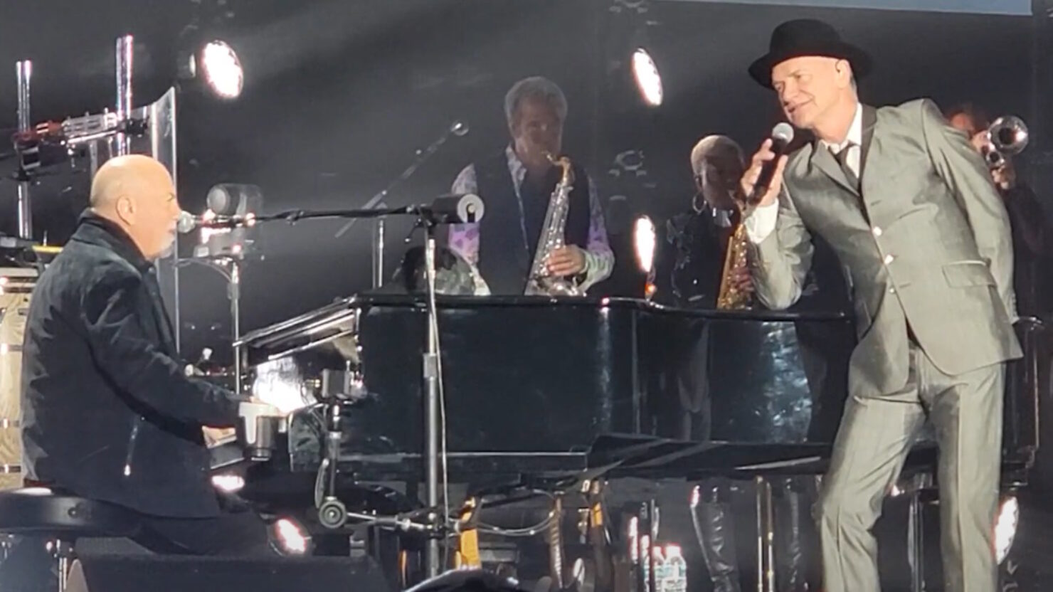Regardez Billy Joel et Sting échanger des sit-ins au stade Raymond James
