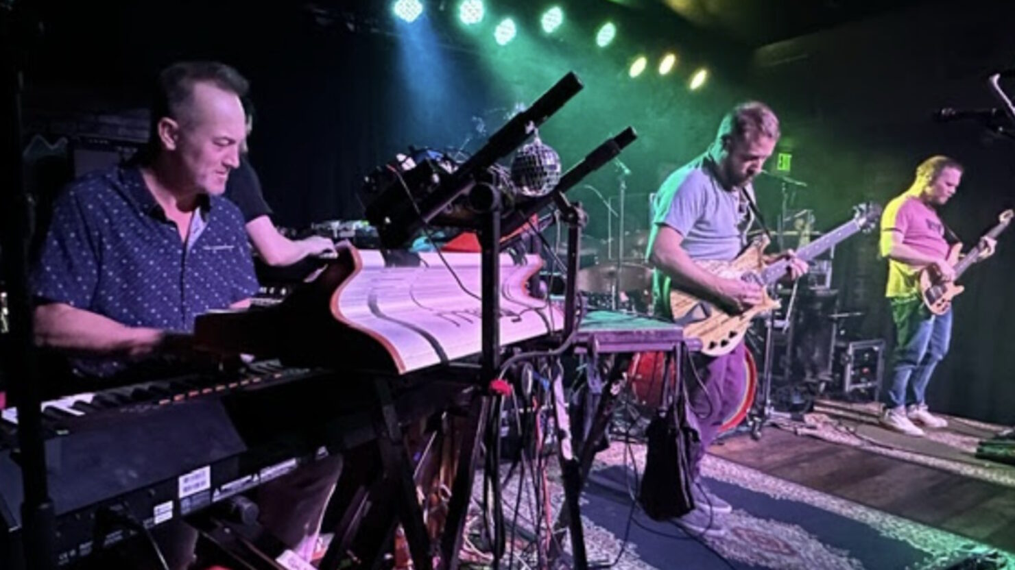 Regardez Joel Cummins d'Umphrey's McGee rejoindre Spafford sur le couvercle du filtre dans le Colorado