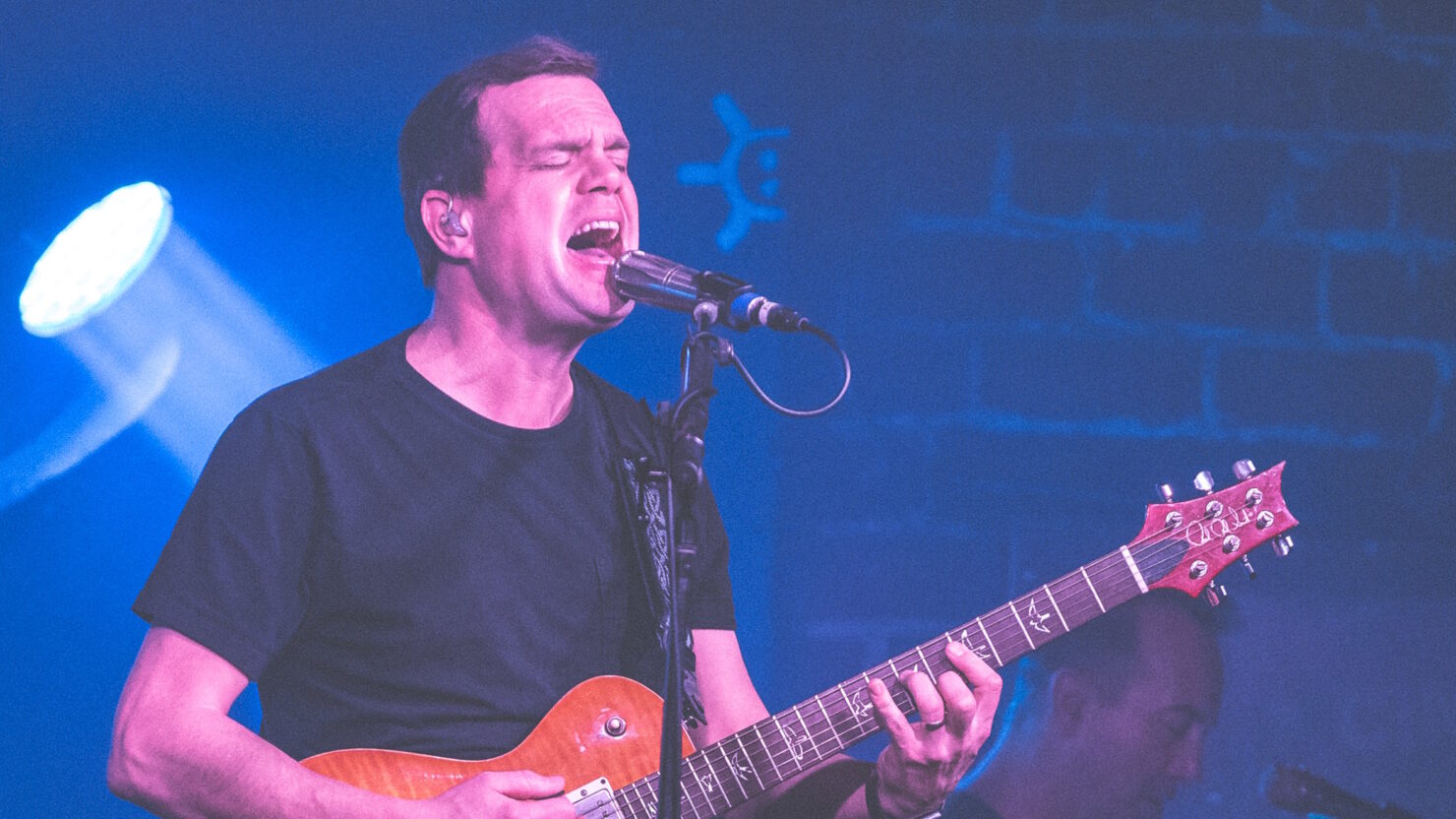 Regardez McGee d'Umphrey honorer Aston « Family Man » Barrett avec la première reprise de « Kinky Reggae » depuis 2015