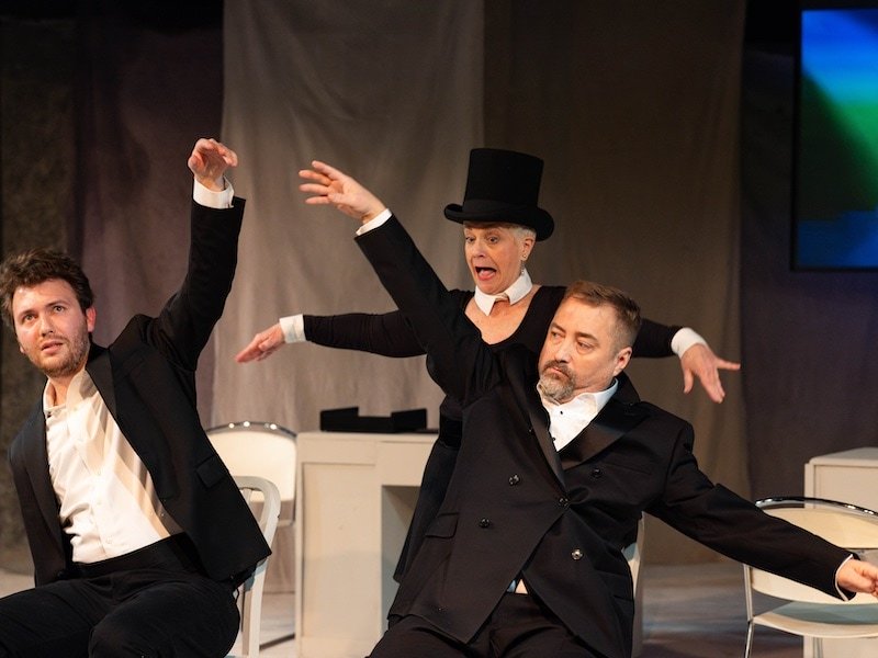 Sombre comique « Abdication ! »  ne cesse d'être édifiant à la Silver Spring Stage