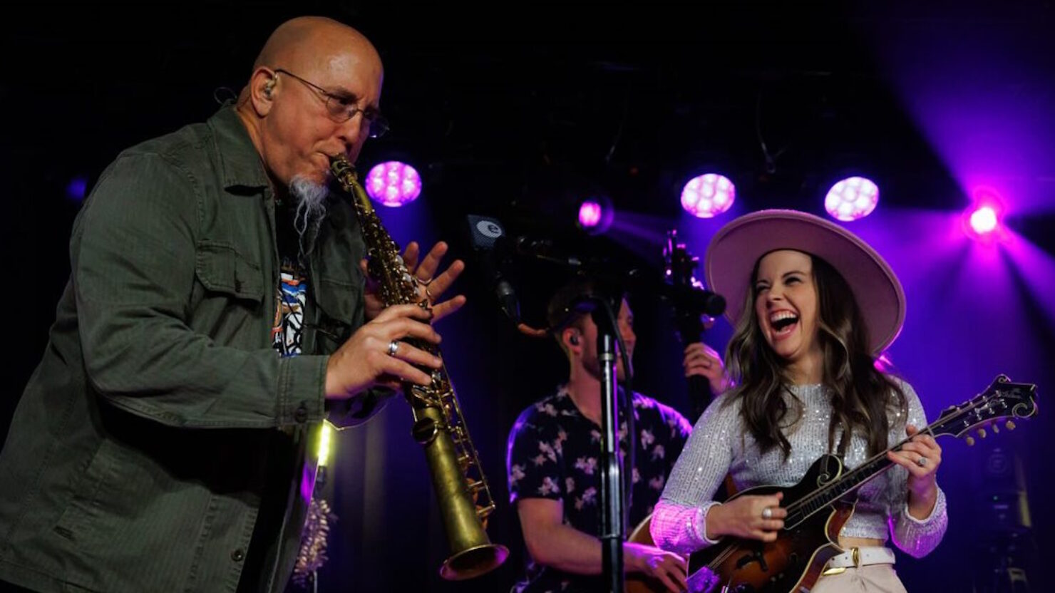 Jeff Coffin rejoint Sierra Hull pour la couverture envoûtante de Béla Fleck et des Flecktones et plus à Nashville