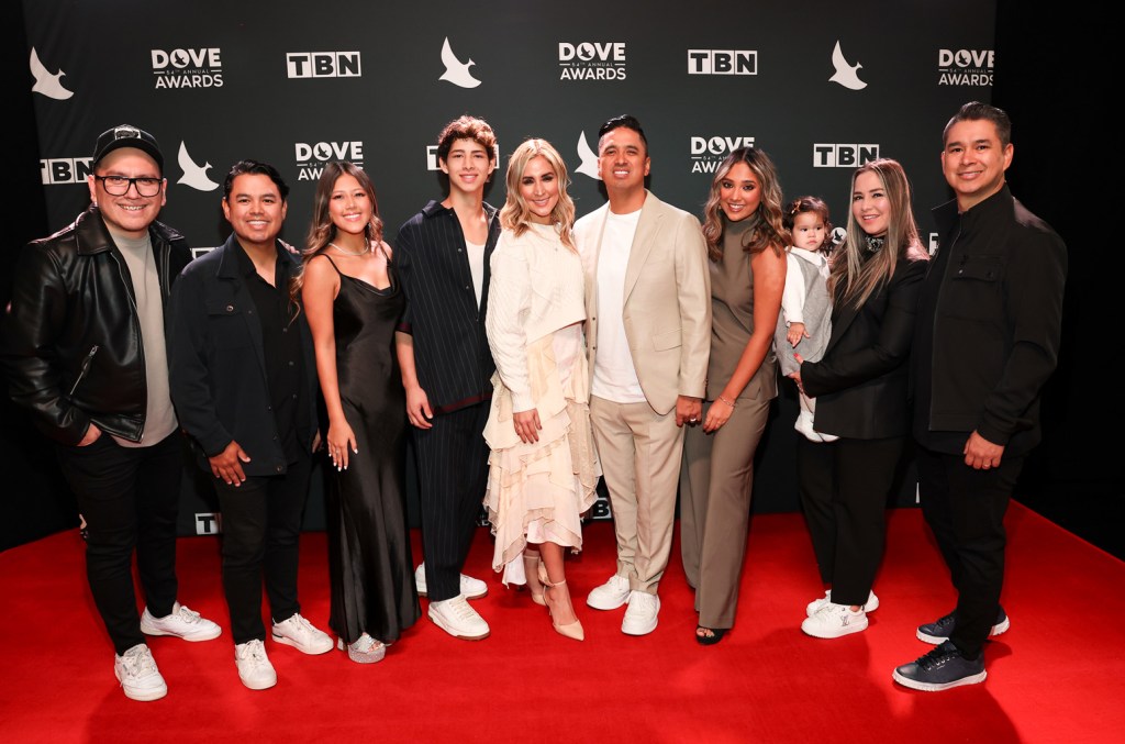 La Gospel Music Association annonce une nouvelle catégorie de langue espagnole pour les Dove Awards 2024