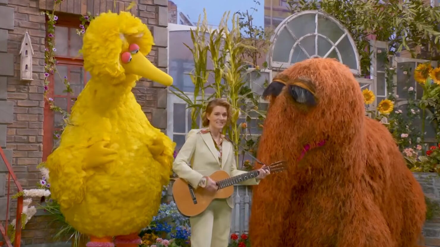 Regardez Brandi Carlile interpréter une magnifique ode à la nature sur « Sesame Street »