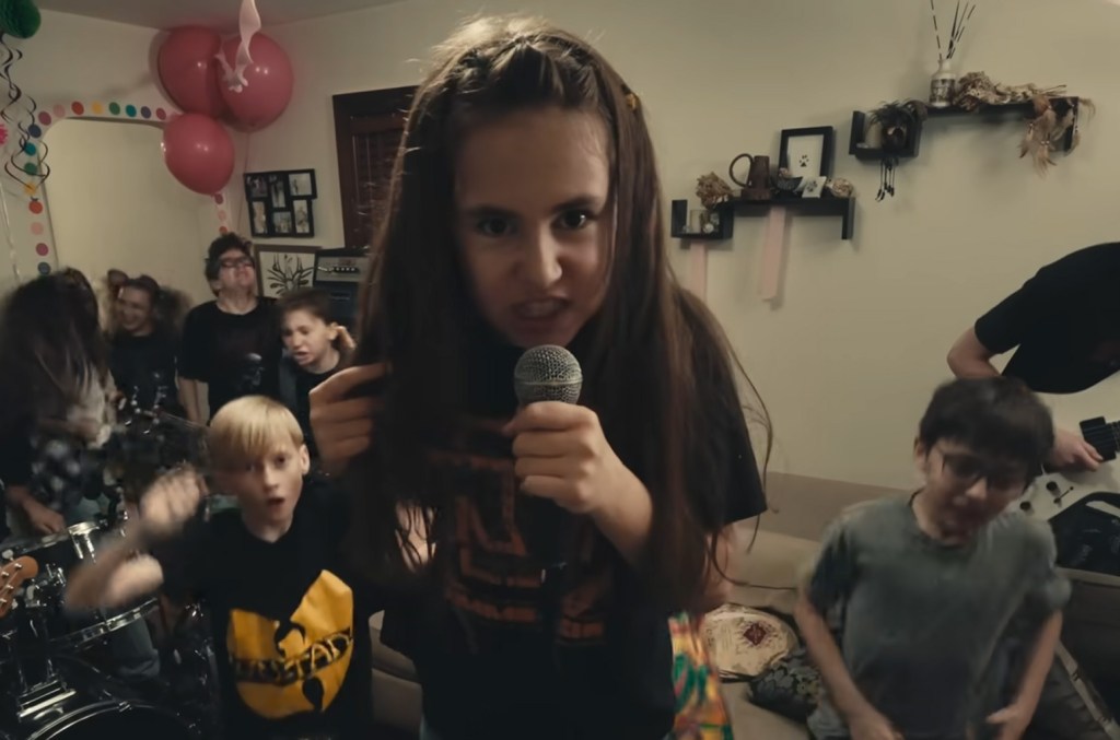 Regardez le groupe d'enfants effrayants et mignons Crush Nine Inch Nails "Wish"