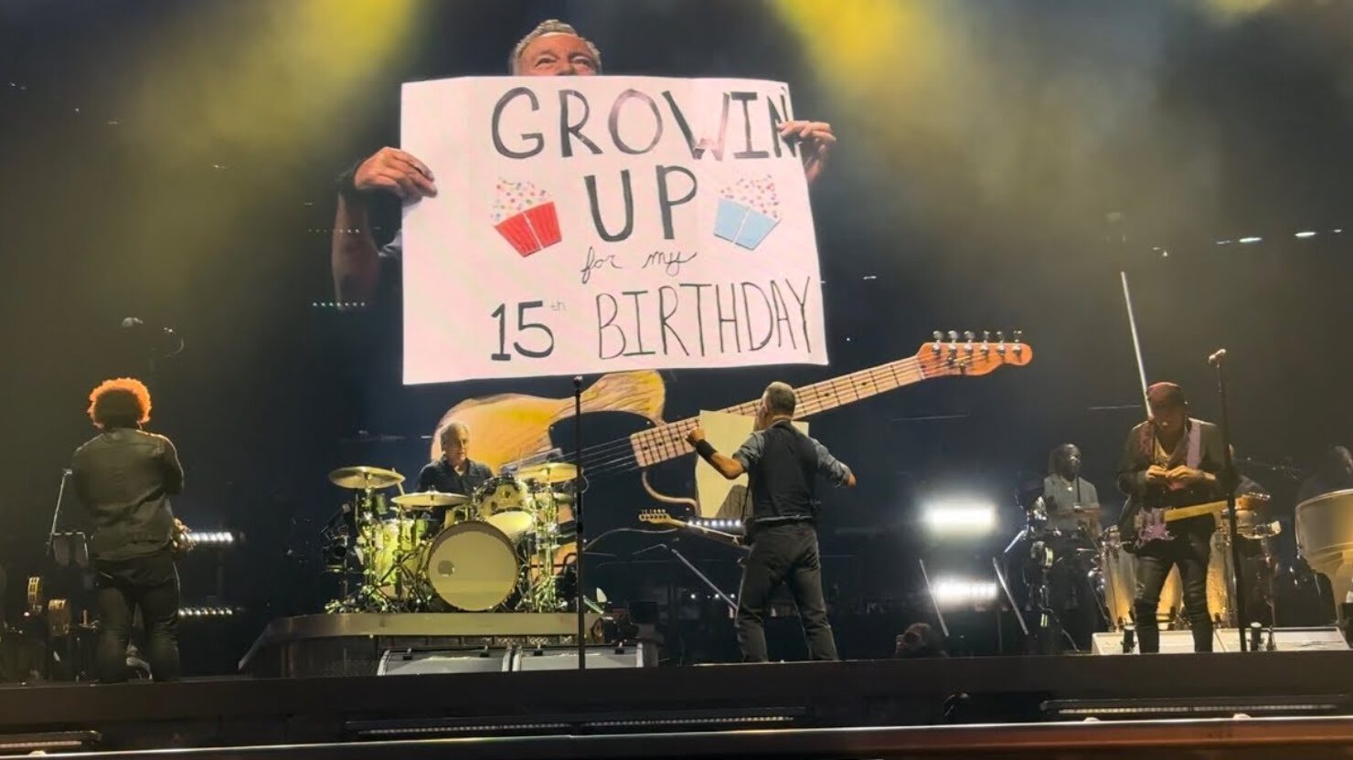 Bruce Springsteen éclate en grandissant au JWA Wireless Dome