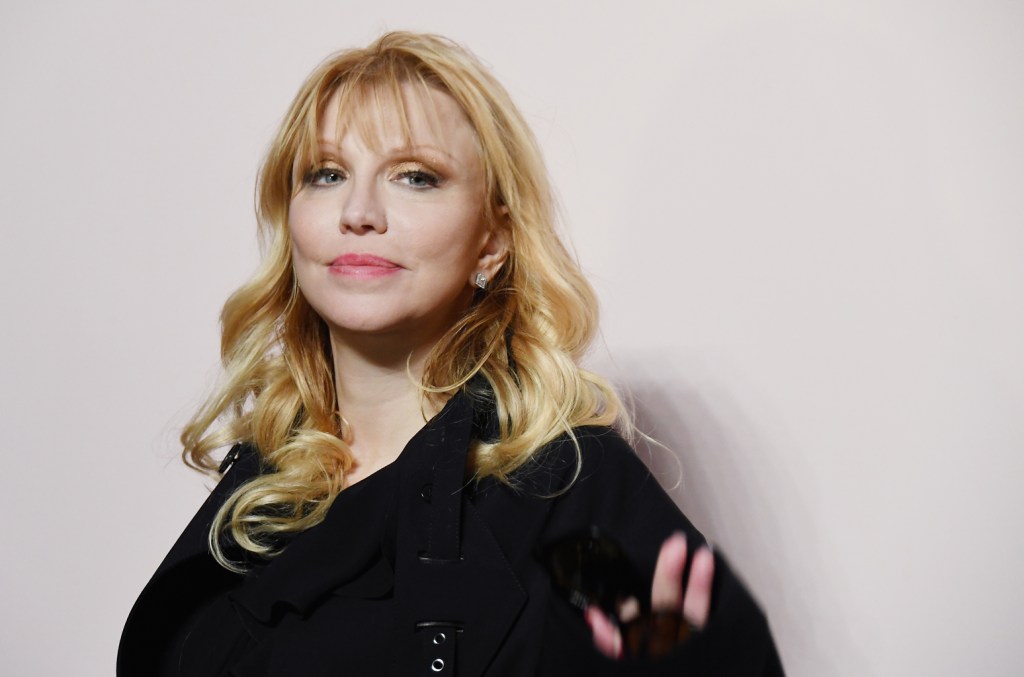 Courtney Love dit que Taylor Swift n'est "pas intéressante en tant qu'artiste"