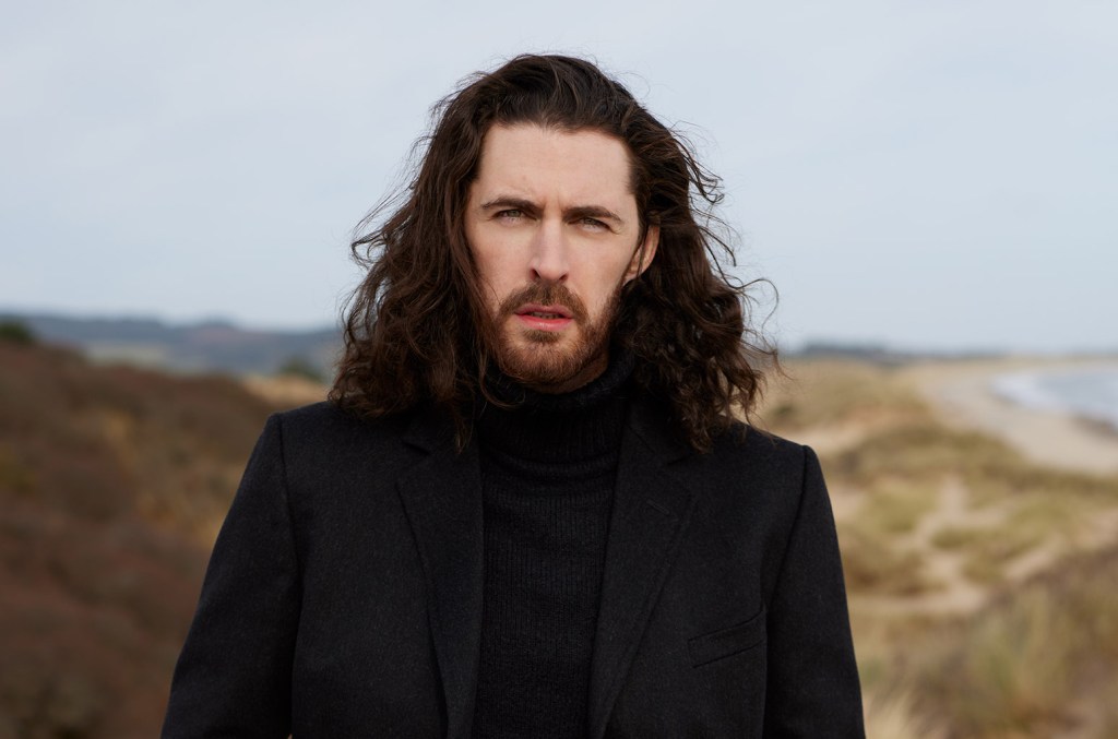 Hozier remercie les fans après que "Too Sweet" ait atteint le Hot 100 : "Je suis massivement surpris"