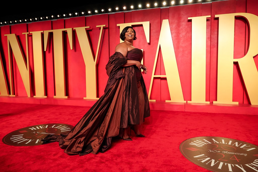 Lizzo partage 3 exercices hilarants pour « vous aider à obtenir ce corps d'été »