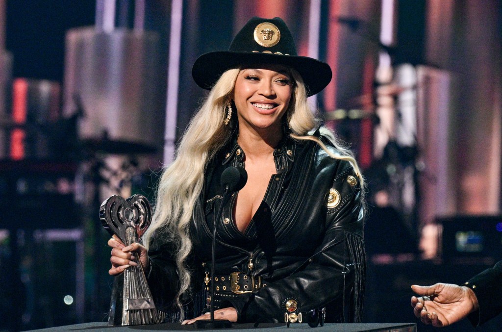 Michelle Obama fait l'éloge du "Cowboy Carter" de Beyoncé tout en encourageant ses fans à s'inscrire pour voter : "Nous avons tous le pouvoir"