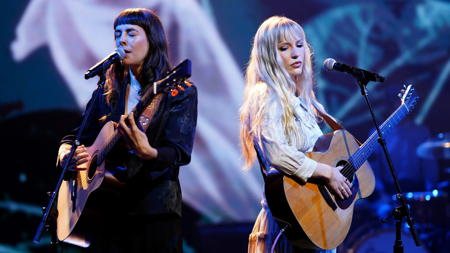 Regardez Madi Diaz et Lennon Stella dévoiler une nouvelle co-écriture sur « Kimmel »