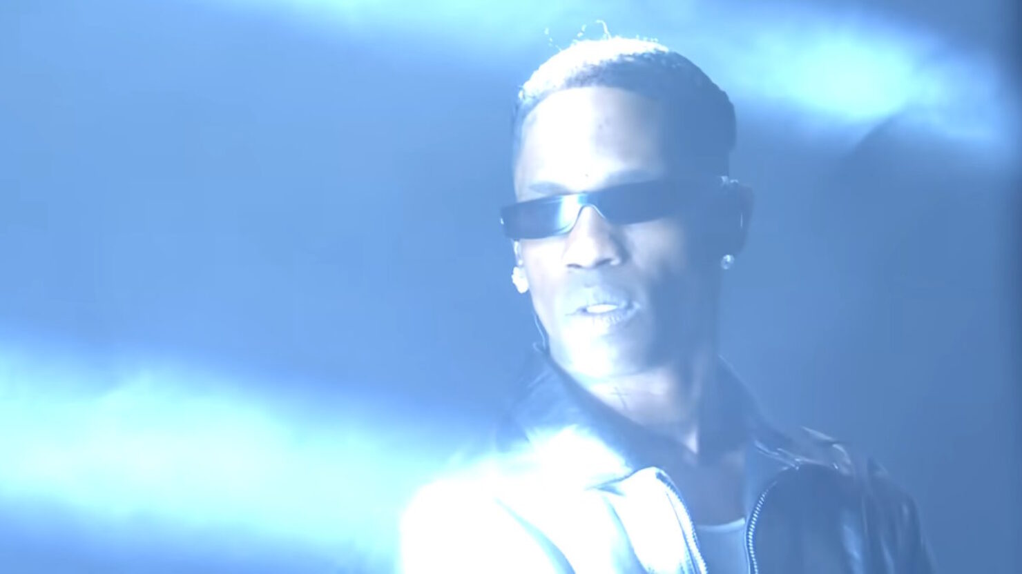 Regardez Travis Scott interpréter les coupes de « UTOPIA » et apparaître dans un sketch de « Saturday Night Live »