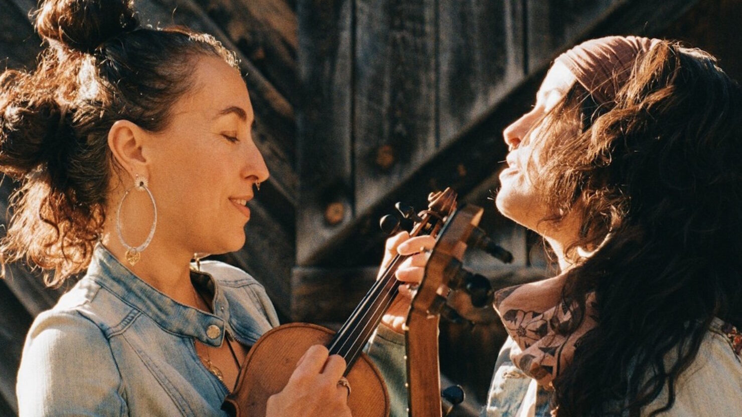 Rising Appalachia reprend Maren Morris pour un nouvel album contenant leurs chansons préférées