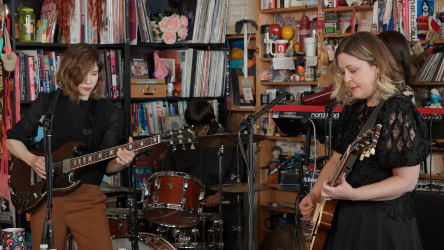 Sleater-Kinney propose de nouvelles chansons et d'anciens favoris pour « Tiny Desk Concert »