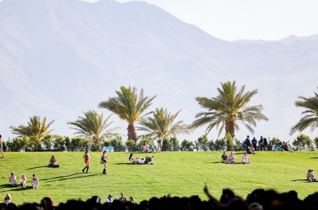 Un petit tremblement de terre secoue le désert du sud de la Californie à Coachella 2024