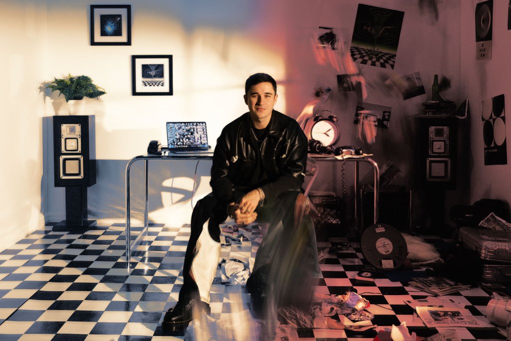 John Summit annonce son premier album et qualifie les comparaisons d'Avicii d'"extrêmement irrespectueuses" avec un artiste décédé "incroyable"