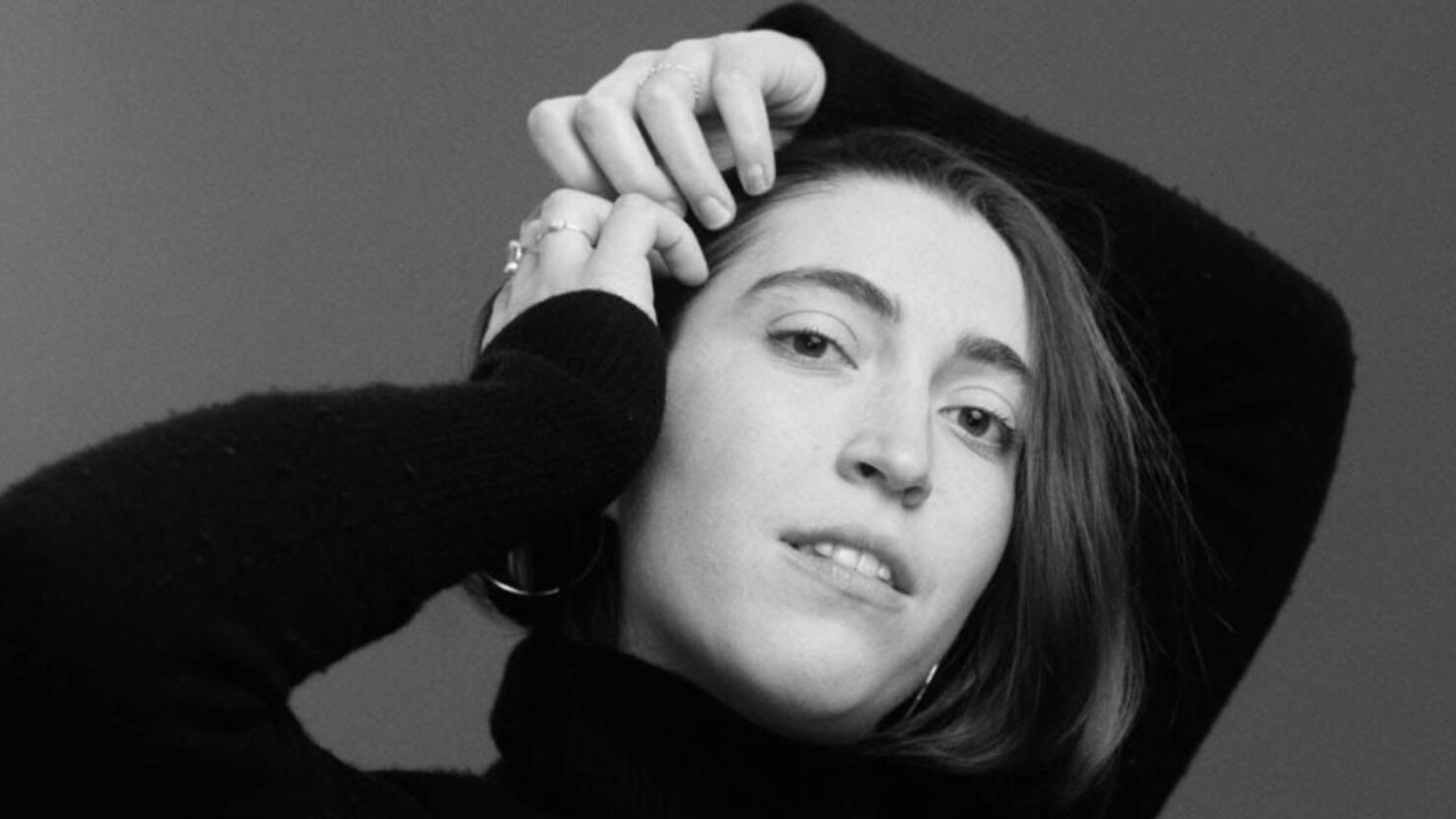 Alisa Amador sort un nouveau single pensif "Heartless Author" avec Madison Cunningham