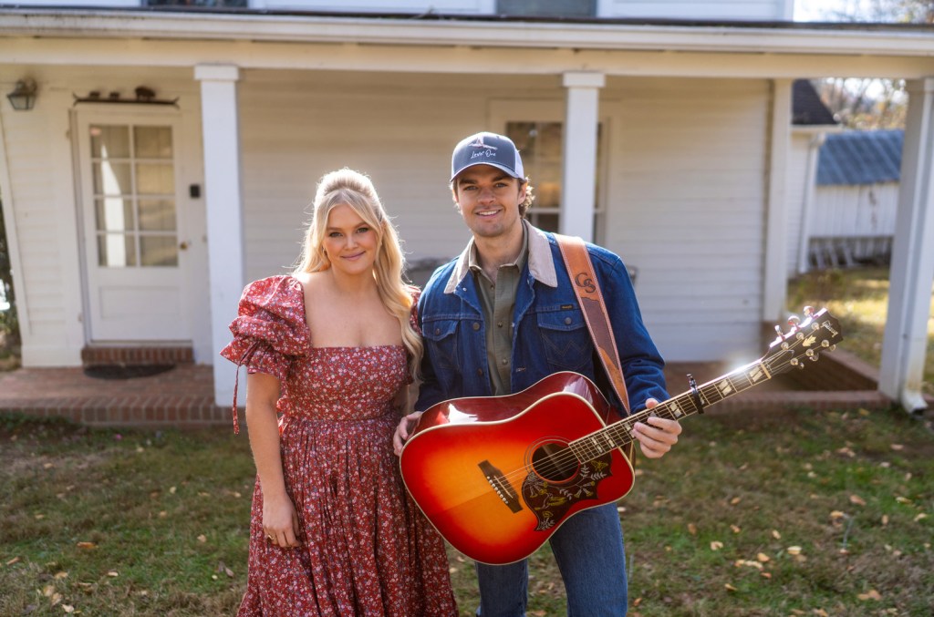 Conner Smith fait appel à Hailey Whitters pour un jeu métaphorique de « roulette » : « Je savais que la chanson était un niveau supérieur pour moi »