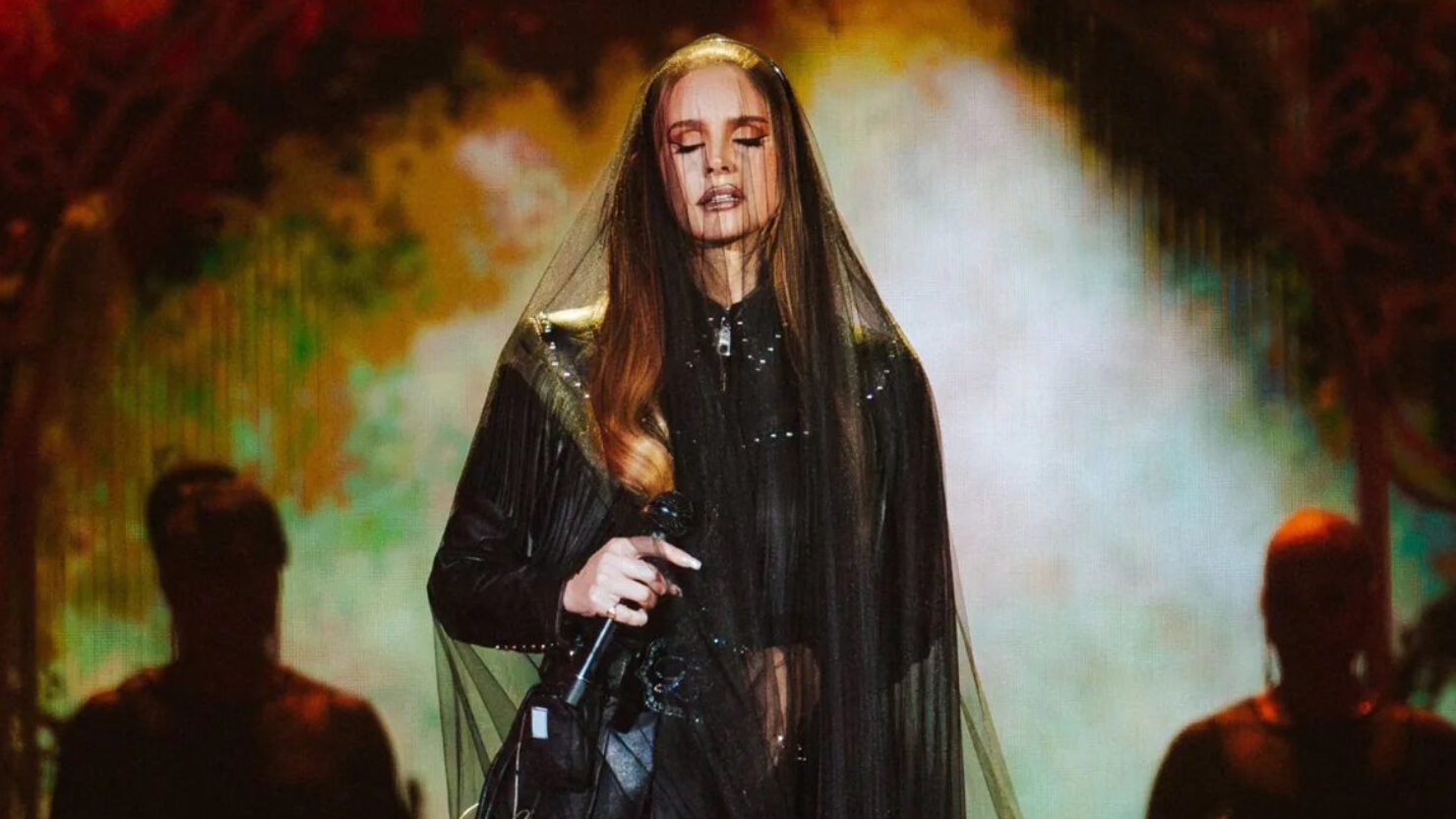Lana Del Rey annonce le premier concert en tête d'affiche dans un stade américain