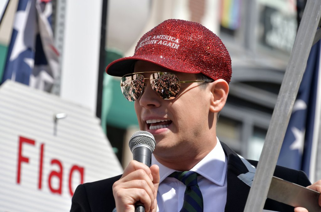 Milo Yiannopoulos dit non au porno et démissionne du poste de chef de cabinet de Ye