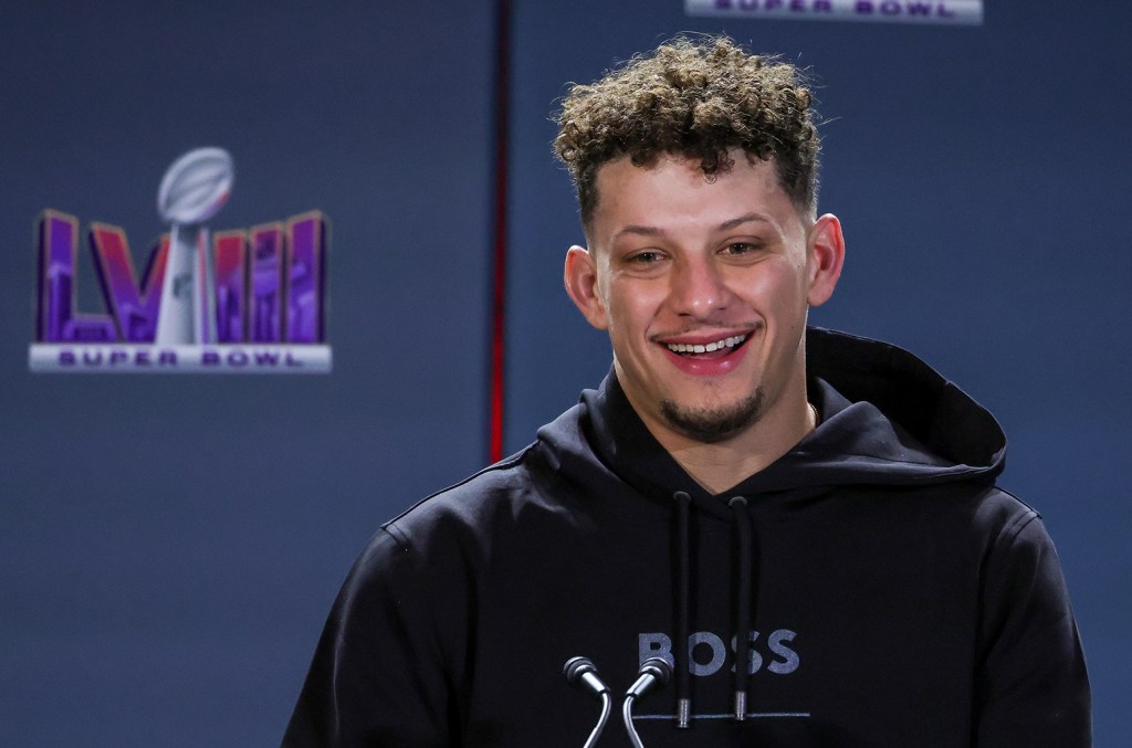 Patrick Mahomes révèle qu'il a encouragé Travis Kelce à "y aller" avec Taylor Swift au Eras Show